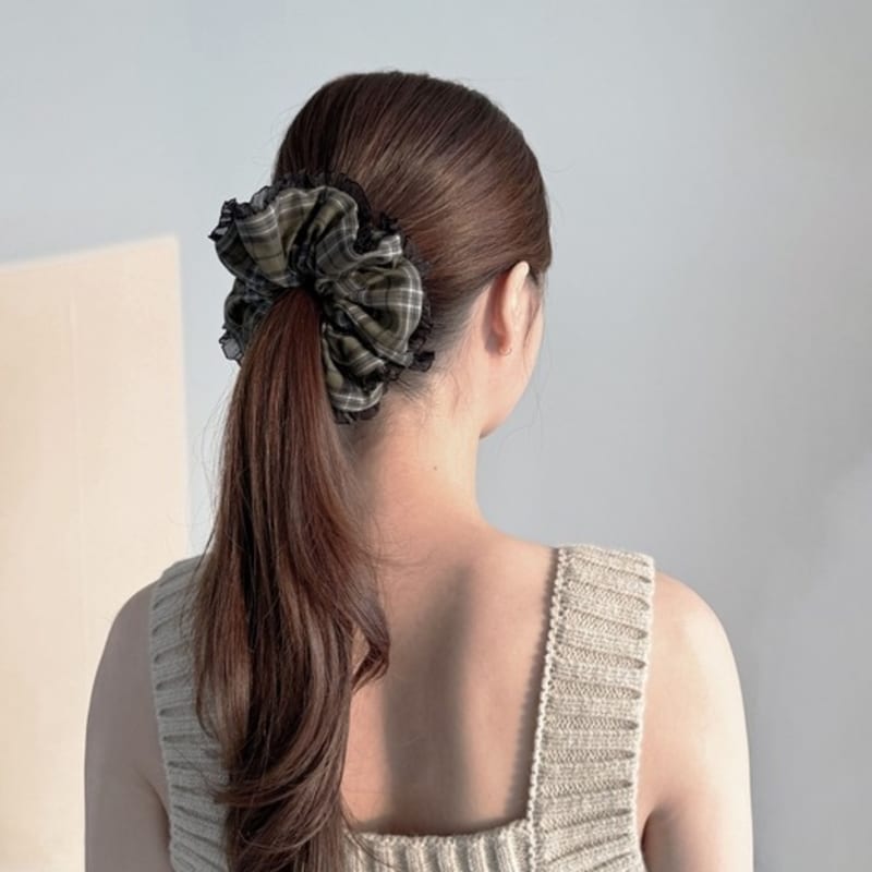 Favorite Noun Tartan Scrunchies_Khaki