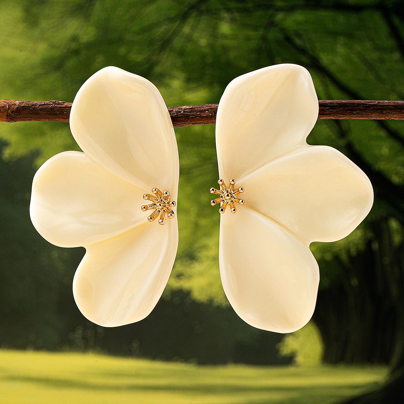 

A Pair of Women s Earrings, Acrylic Flower Naturalism Earrings, Suitable for Daily Wear and Vacation Wear