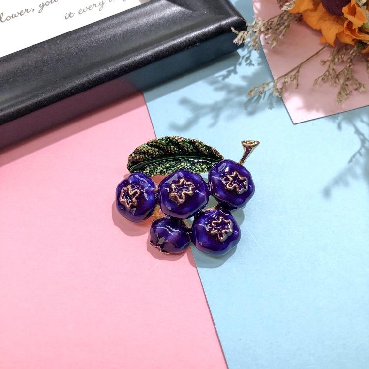 Beautiful Colorful Fruit Crystal Brooch Cartoon Fresh Grape Strawberry Radish Pin Silk Scarf Cardigan Accessories