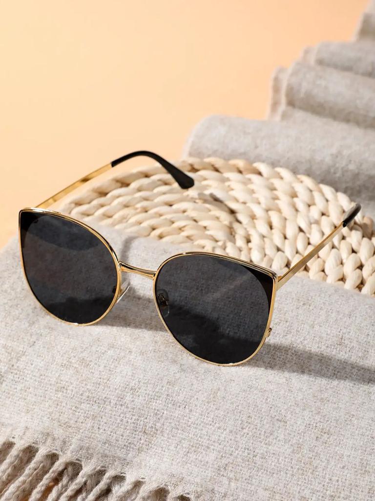 1PC Fashion Cat Eye Metal Frame Personality Sunglasses For Outdoor Daily Life Lively Shades Funny Eyewear Accessories.