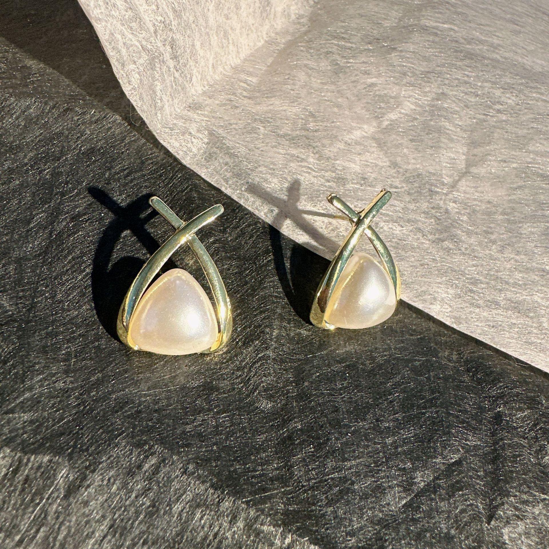 Classic S925 Silver Needle Pearl Cross Earrings Fashionable Women s Luxury Clip-On Versatile Trendy Geometric Shape Ear Jewelry