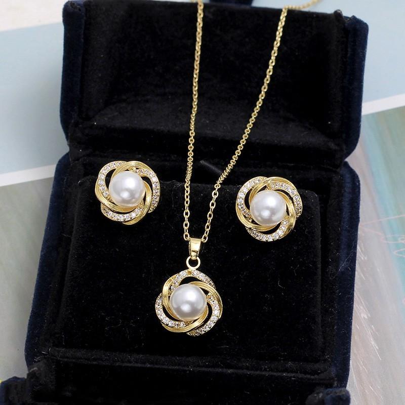 Elegant Zircon Lucky Clover Necklace Earring Set Women Light Luxury Geometric Pendant Jewelry Party Office Wear