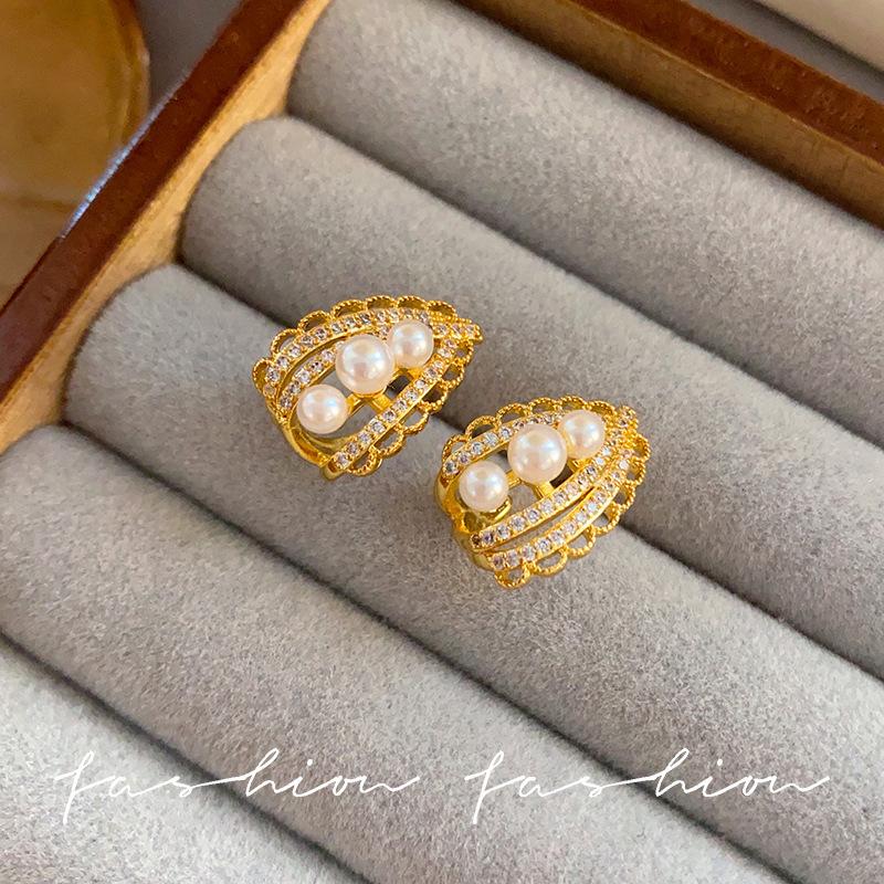 

Sterling silver unique beautiful lace pearl stud earrings women s new popular high-end light luxury earrings earrings