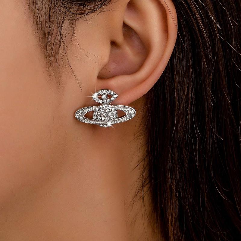 1 Pair Fashionable Creative Personalized Rhinestone Skull, Flower & Planet Stud Earrings For Ladies, Stylish For Daily Commuting And Versatile Wear
