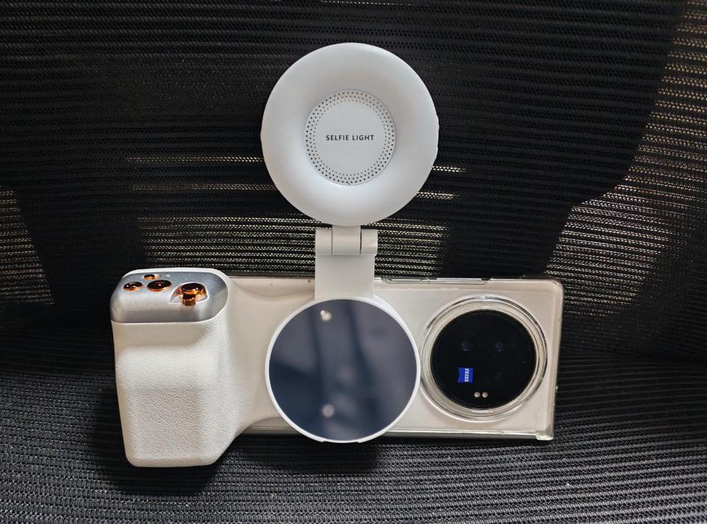 Bluetooth Magnetic Selfie Stick & Stabilizer with Remote Control for Universal Phone Vlogging
