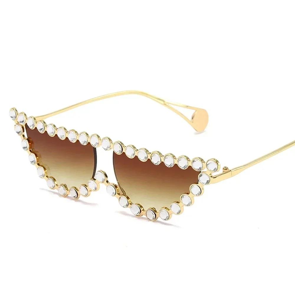 Elegant Retro Cat Eye Sunglasses with Diamond Eyewear Luxury Crystal Shades for Women Men