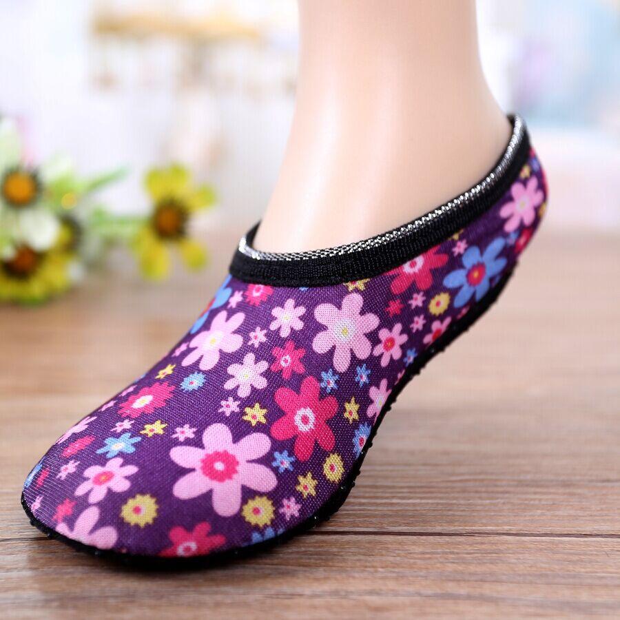 

Women s Glued Socks One Size