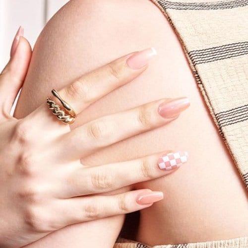 

MUZMAK Reusable Nail Tips Nude Potion (Coffin)