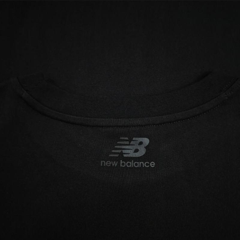 New Balance Essential Center Logo Overfit Tee Nbnee21033 19