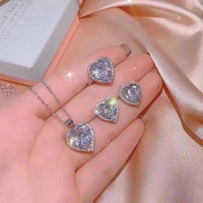 Elegantes Voll-Diamant-Herz-Schmuckset: Halskette, Ring & Ohrringe