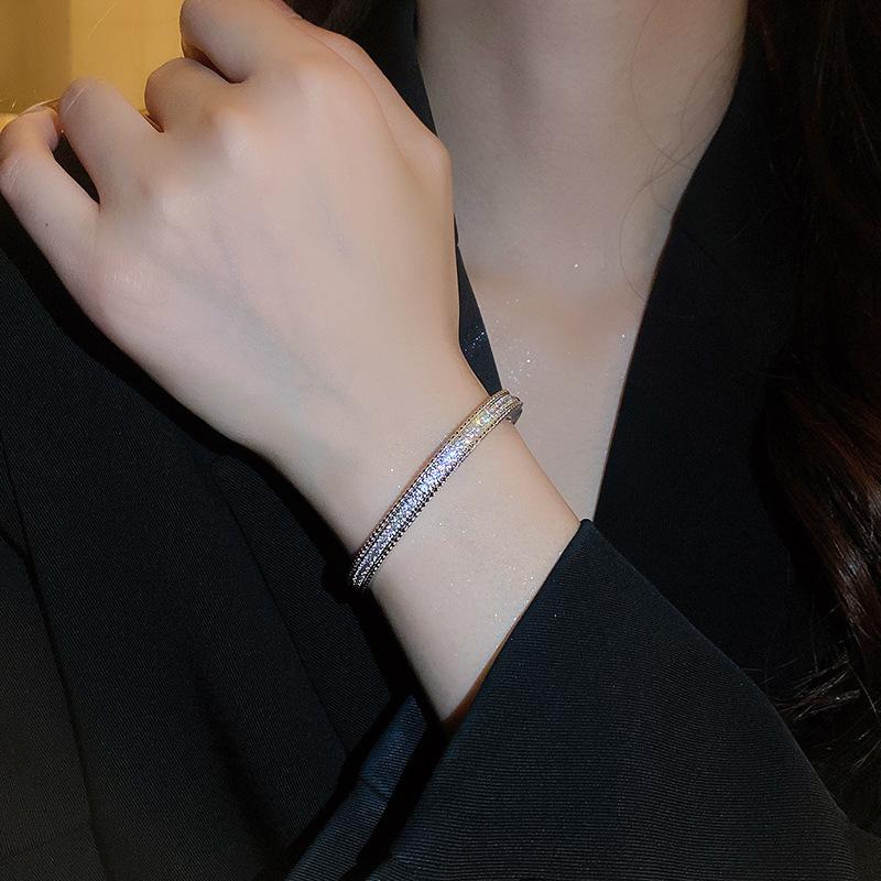 Lekka, luksusowa, wysokiej jakości bransoletka z cyrkoniami. Osobowość Minimalistyczna elegancka bransoletka. Bransoletka z wzorem mody mniejszości europejskiej i amerykańskiej