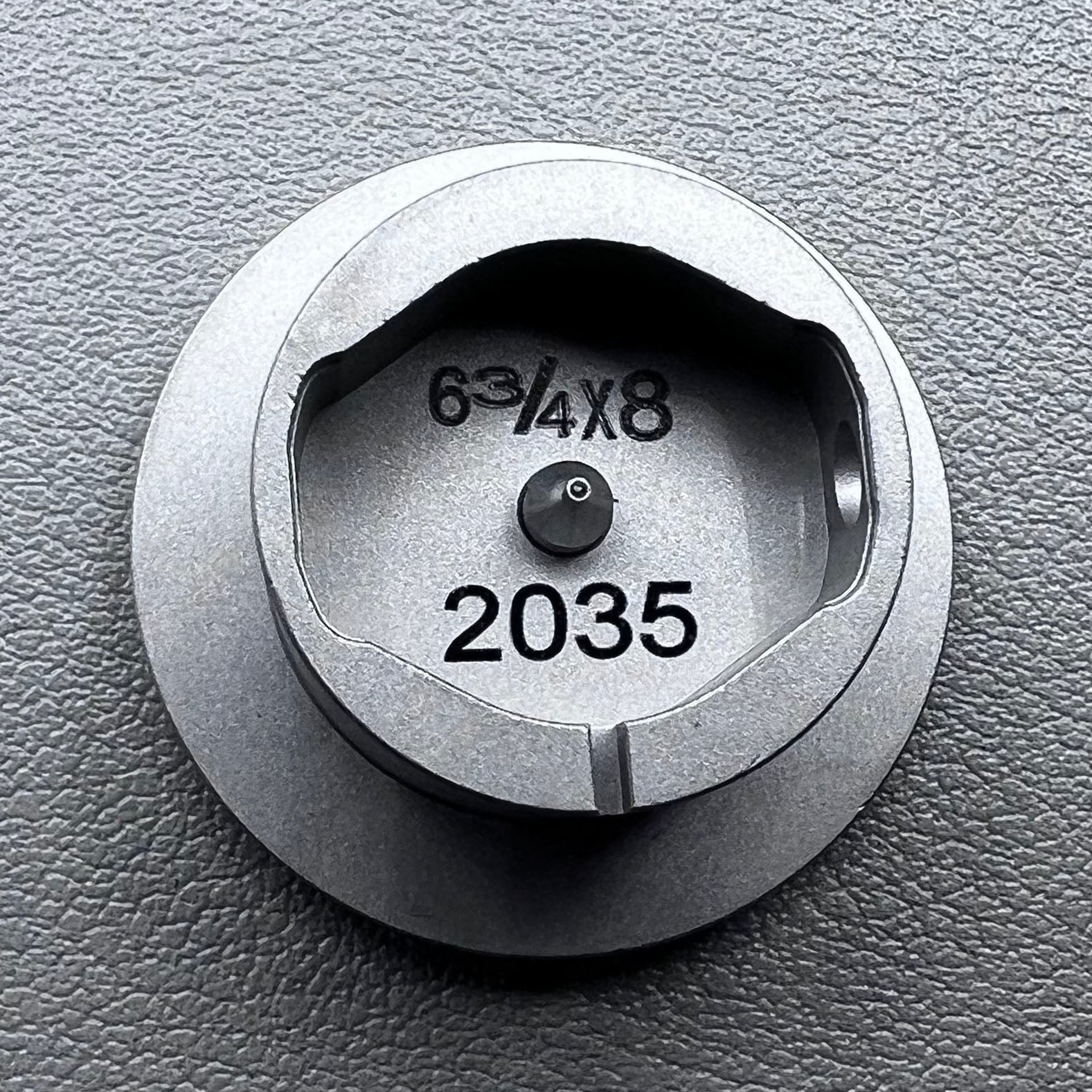 Держатель механизма с центральным винтом для кварцевого механизма часов Miyota 2035