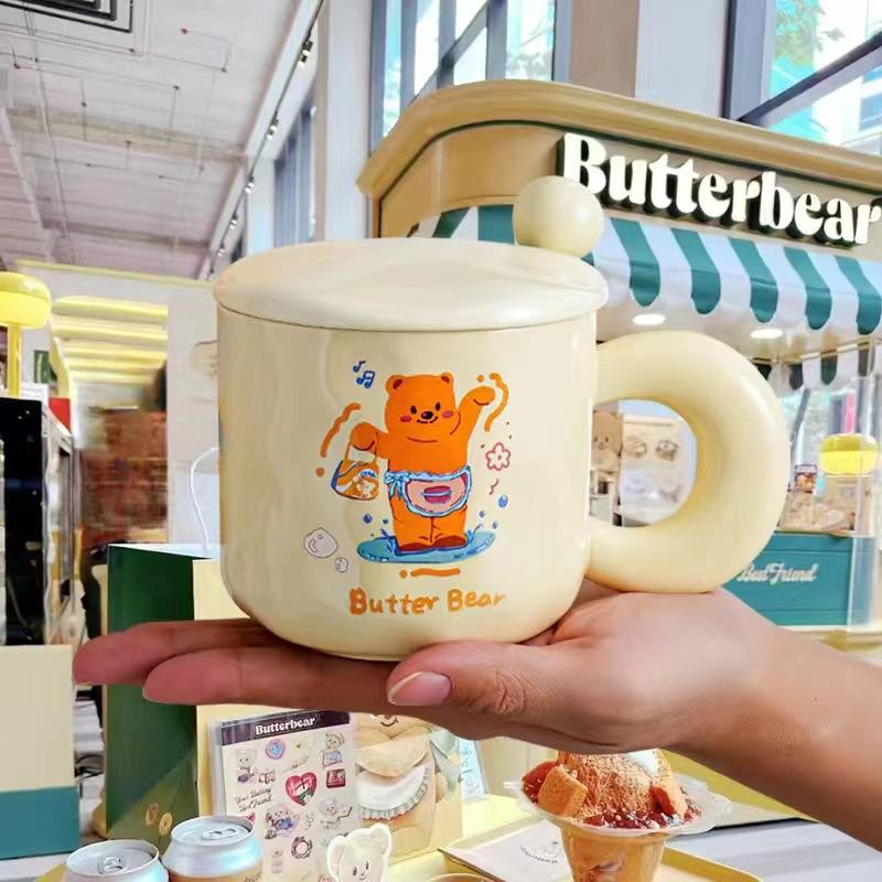 

Милая керамическая кружка с изображением медведя-масла и крышкой-ложкой для девочек, офисная чашка для завтрака, кофе, питья, практичный подарок 301-400ml