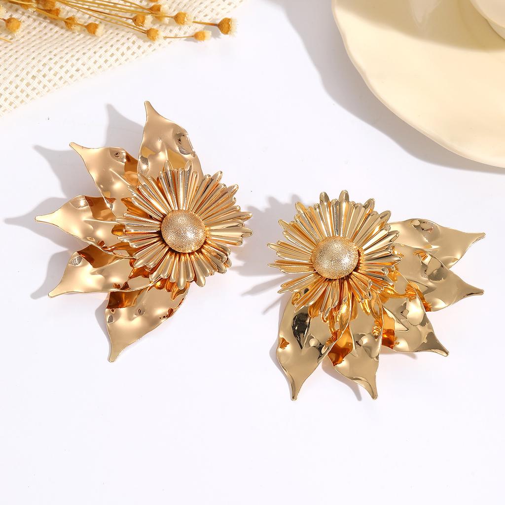 Exaggerated Jewelry, Asymmetrical Three-dimensional Heavy-duty Flower Earrings