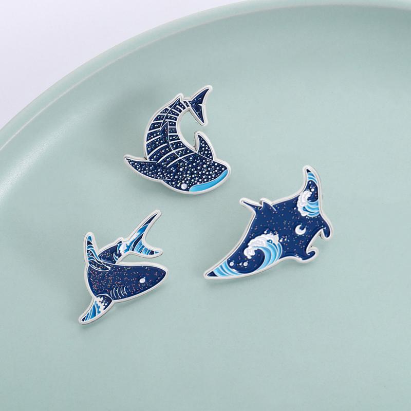 Traveling In Deep Sea Enamel Pins Shark Manta Fish Brooches Lapel Badges Clothes Ocean Animal Jewelry Gift for Kids Friends