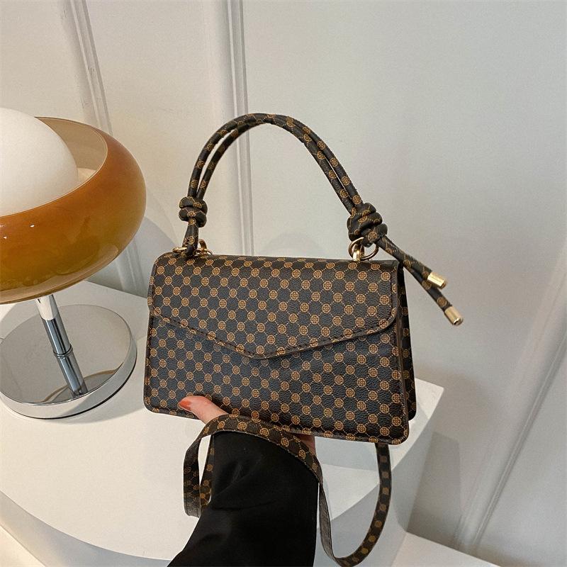 

Портативная маленькая квадратная сумка женская новая модная сумка через плечо весенняя повседневная модная персонализированная красивая сумка-мессенджер