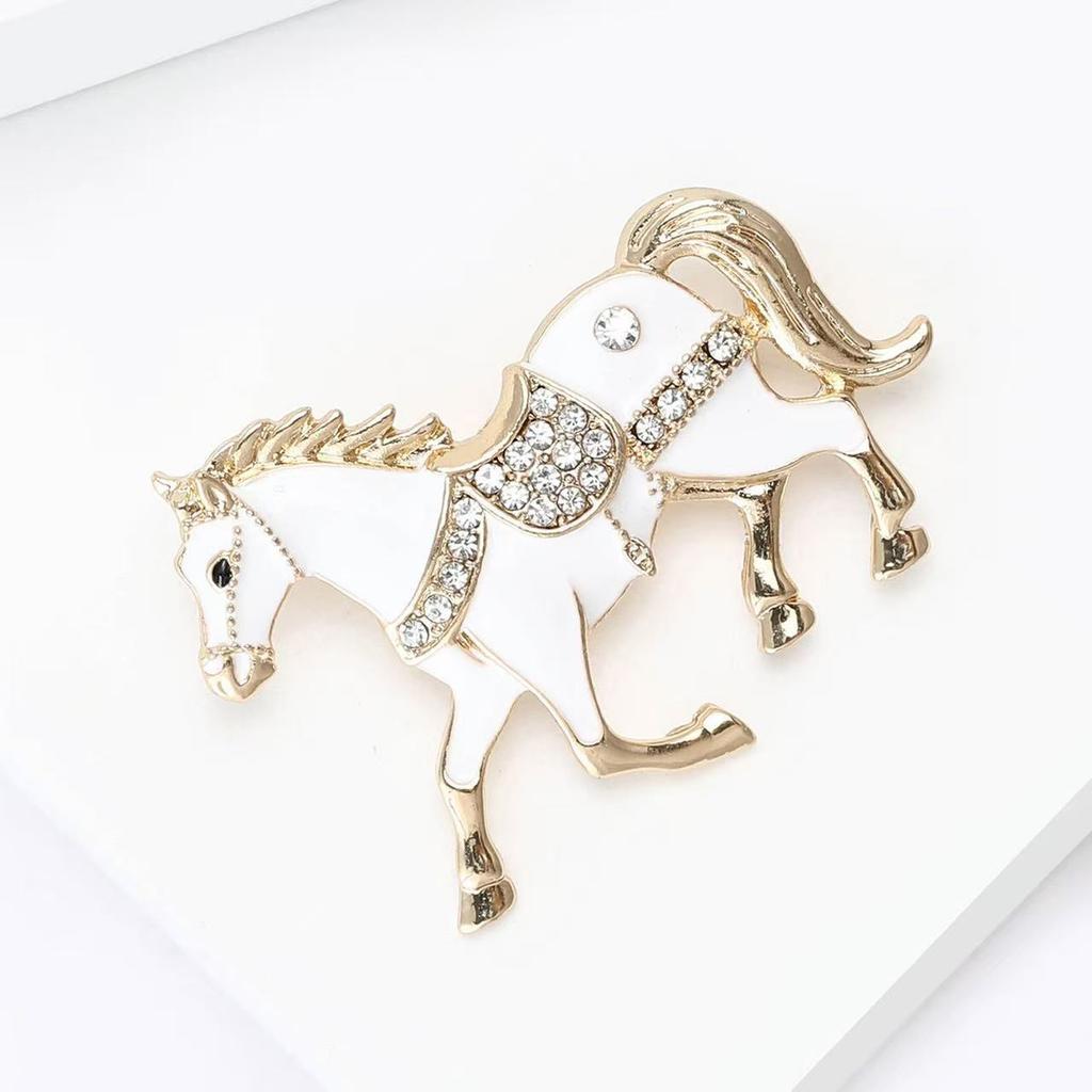 New Pony Brooch Light Luxury Fashion Niche Dripping Oil High-end Female Alloy Jewelry Zircon Pin Red Accessories