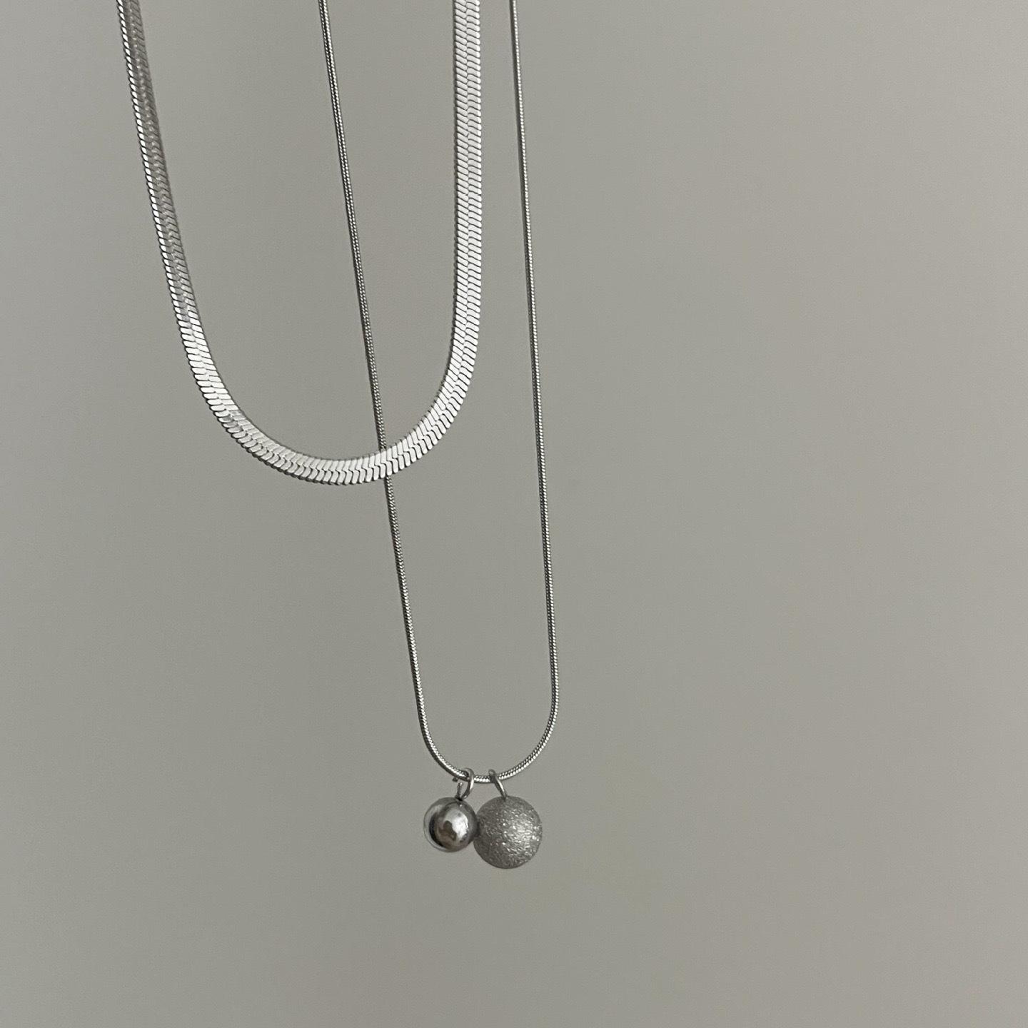 

Двухслойное ожерелье из крупных и мелких шариков, женский дизайн, тренд, женская цепочка на ключицу, перекидные бусины