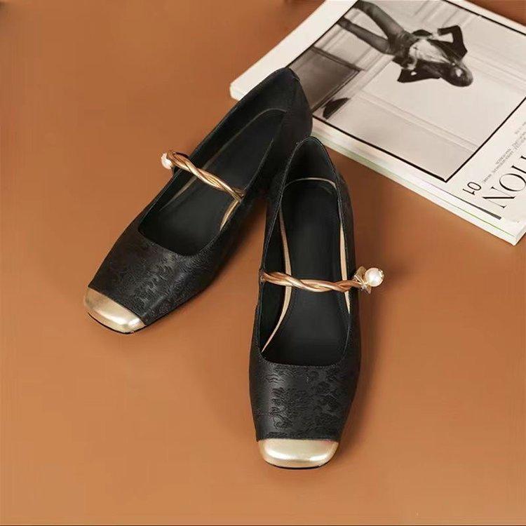 Guofeng Spring 2025 Retro French Low-Cut Mary Janes: Lightweight & Versatile.