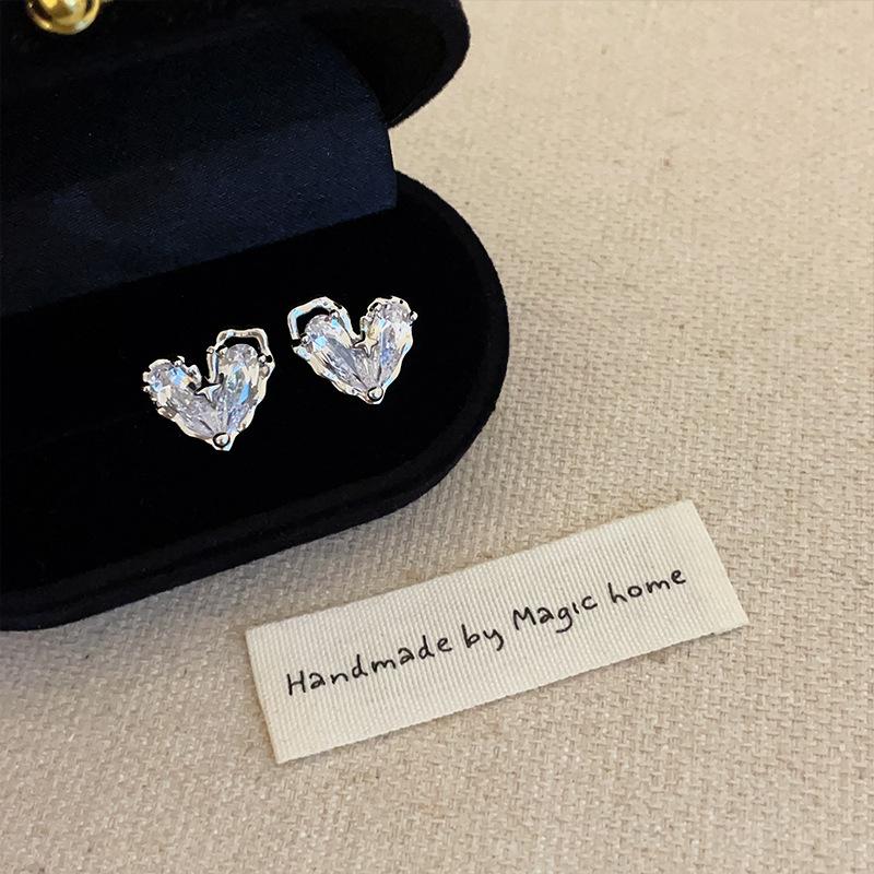 Flash Diamond Zircon Love Empty Stud Earrings Women'S French Retro Light Luxury Elegant Fashion Commuter Earrings