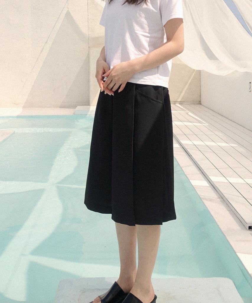 PREMIERE AMOUR Back-Banding Bermuda Half Shorts - Black