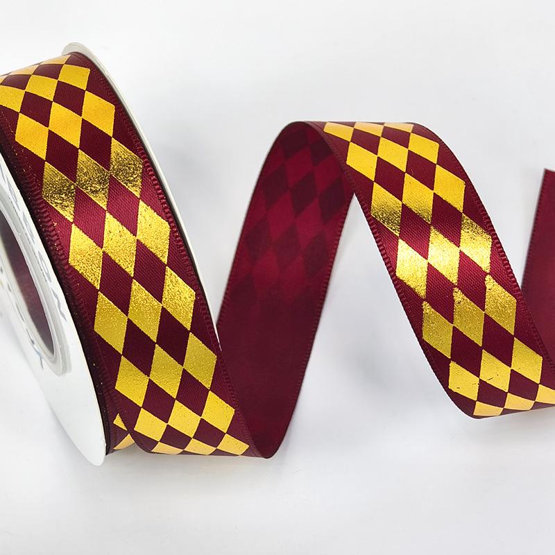 

Сатиновая лента с золотой фольгой и ромбовидной сеткой 2,5 дюйма для изготовления своими руками аксессуаров для волос, подарочных бантов и праздничных украшений.