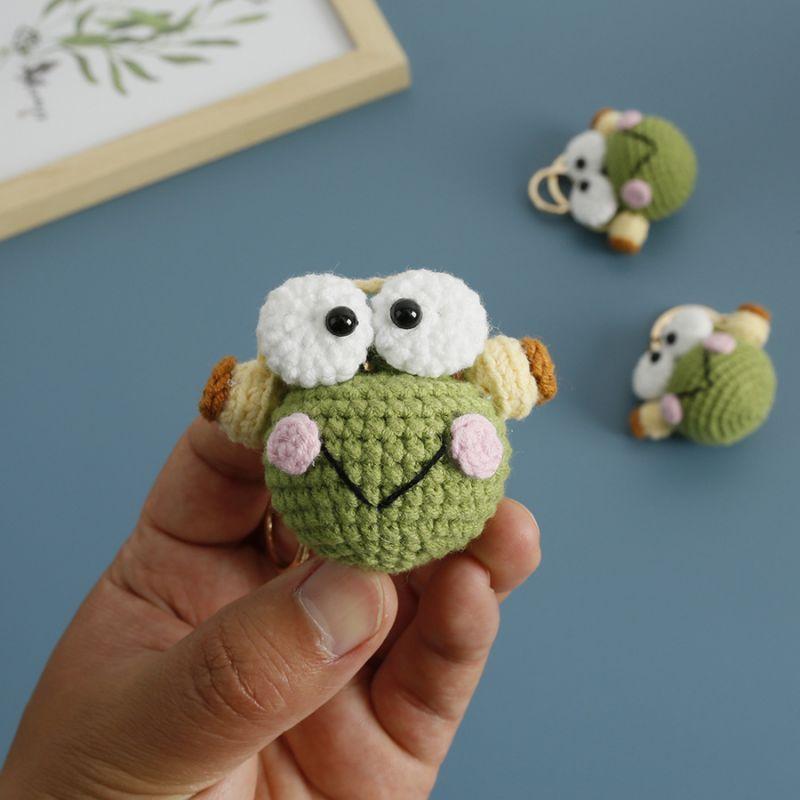 Cartoon-Froschpuppen-Serie, gehäkelter Schlüsselanhänger, lustiger grüner Froschpuppen-Schlüsselanhänger, handgefertigte Häkel-Schlüsselanhänger, niedlicher Frosch-Anhänger