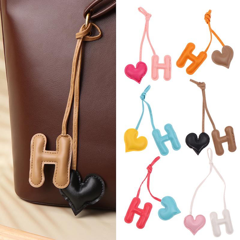 Leather Keychain Heart Letter Charm Pendant Keyring Fashion Simple All-Matching Bag Decoration Jewelry Accessories