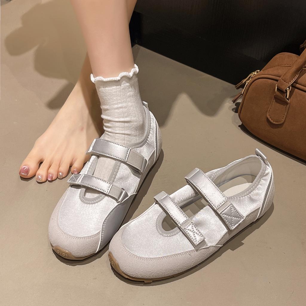 Dámské balerínky, sportovní boty, pěší turistika, ležérní mokasíny, módní jarní boty, trendy běžecké tenisky, útulné sapatos, dámské boty