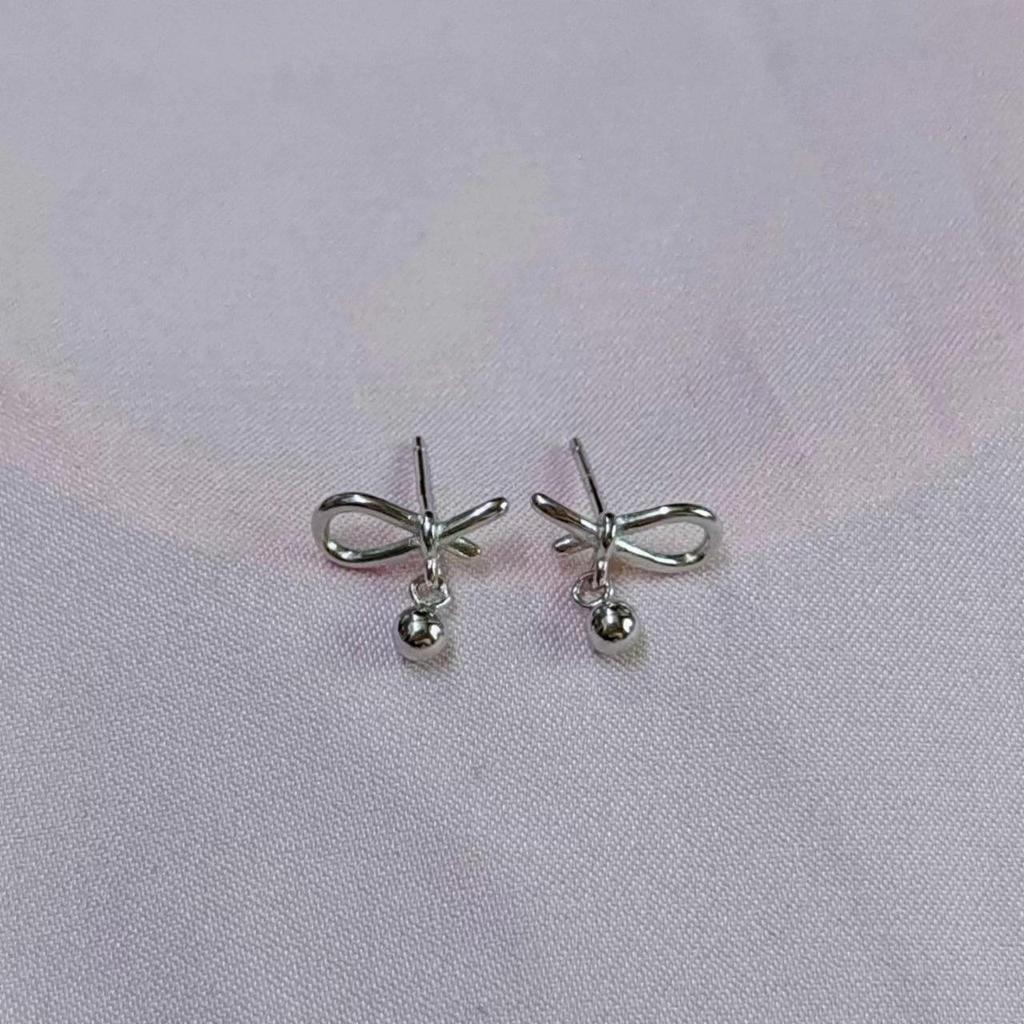 S925 Sterling Silver Heart, Flower, and Bowknot Stud Earrings - Light Luxury, Non-Fading Jewelry for Women.