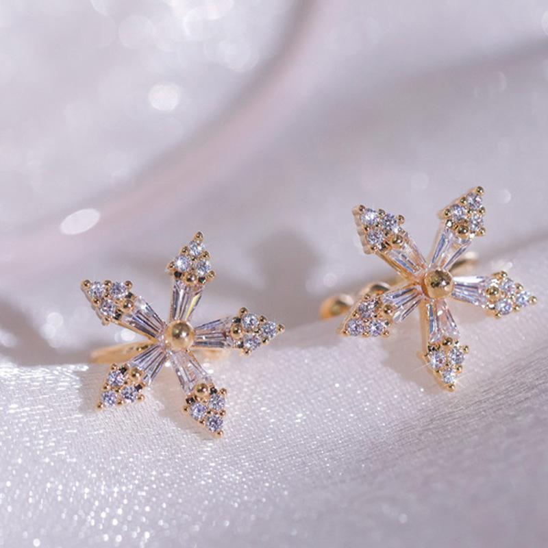 Korean Bling Crystal Flower Ear Clips Without Piercing Earrings for Women Fashion Butterfly Ear Cuff Wedding Party Jewelry