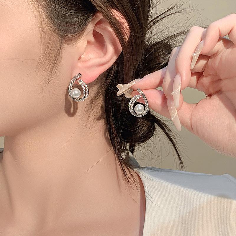 Korean Geometric Zircon Pearl Stud Earrings: 2024 Lightweight Luxury High-End Design