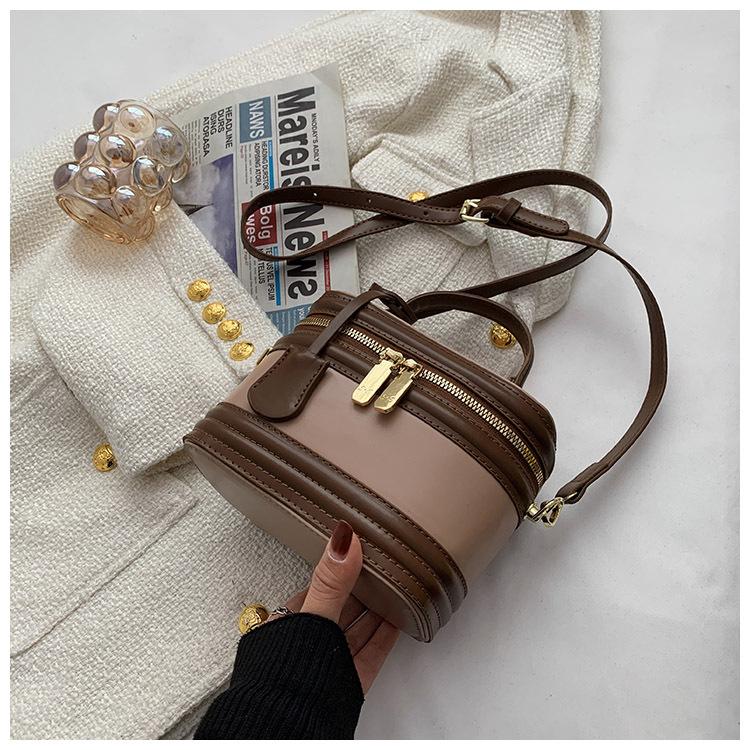 Fashion Texture Small Bag Women's 2025 New Niche Ins Portable Box Bag Versatile Foreign Style Shoulder Messenger Bag