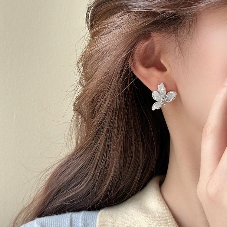 Morandi Blue Gradient Crystal Butterfly Earrings – Retro, Versatile Design for Women