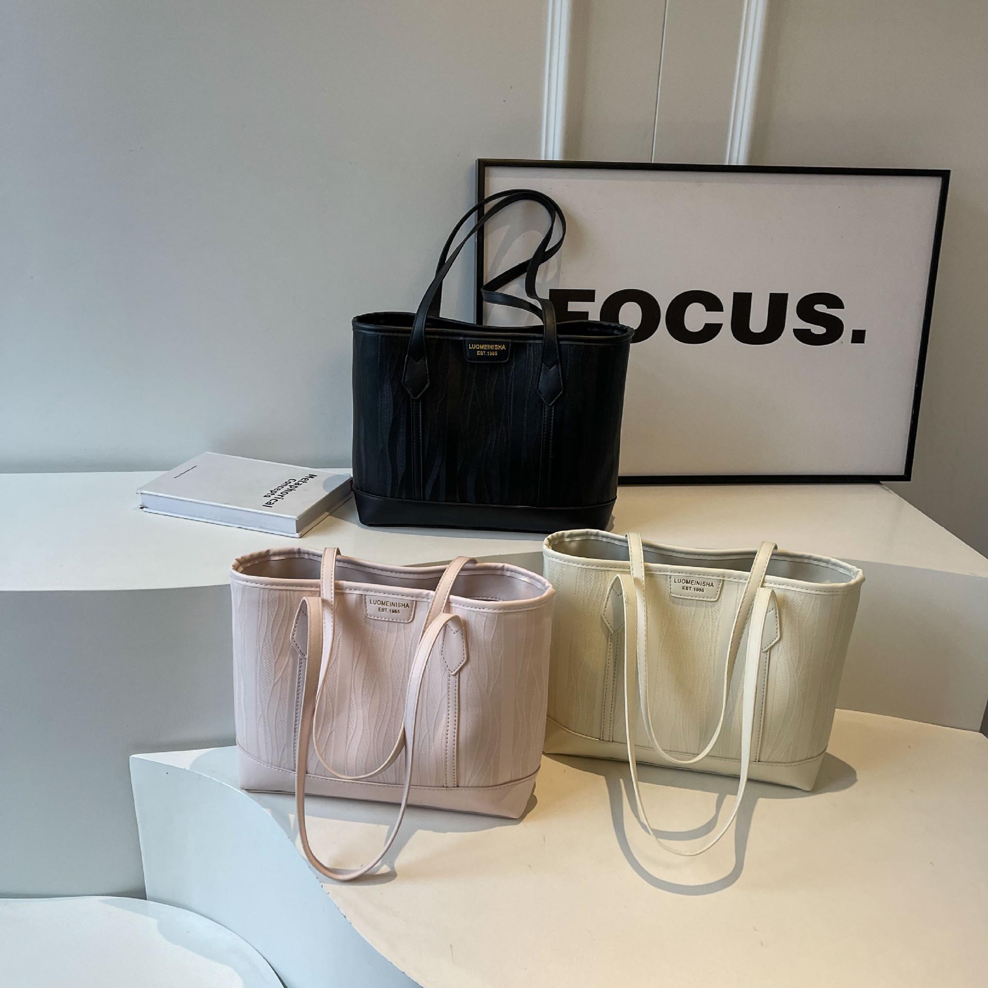 

2025 Large Capacity Women s Fashion PU Tote for Class & Commute