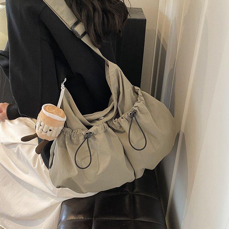 

New Lightweight Nyl Drawstring ToteBag Literary Leisure Wrinkle Crossbody Bag Lazy Large Capacity Student Underarm Wrinkle Bag 35 1 31cm
