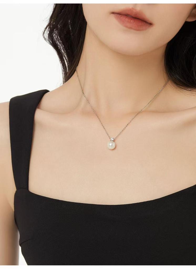Nickel Silver-Plated Gold Round Pearl Pendant Necklace for Women, Elegant Clavicle Chain, Luxurious and Simple Design