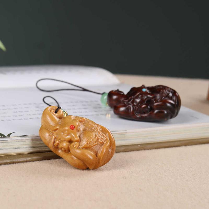 Sandalwood Nine-Tailed Fox Pendant: Retro Keychain & Phone Charm Gift
