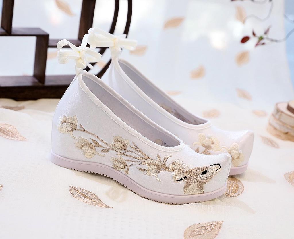 Bestickte Hanfu High Heels & Ballerinas: Traditionelle Sommerschuhe für Damen
