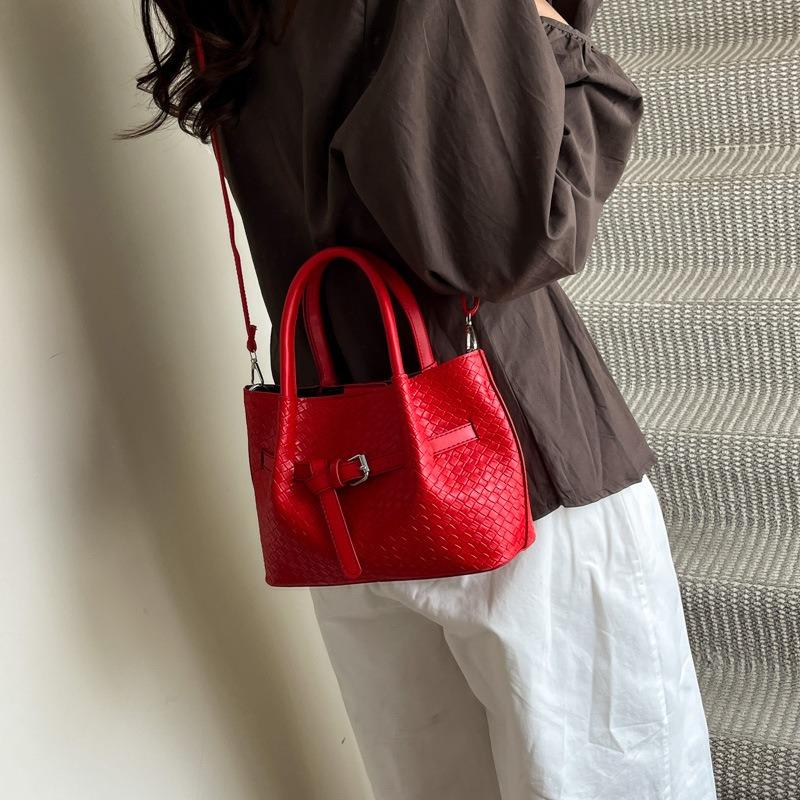 Premium niche woven bucket bag new large-capacity commuter women's bag pu messenger bag dumpling bag handbag