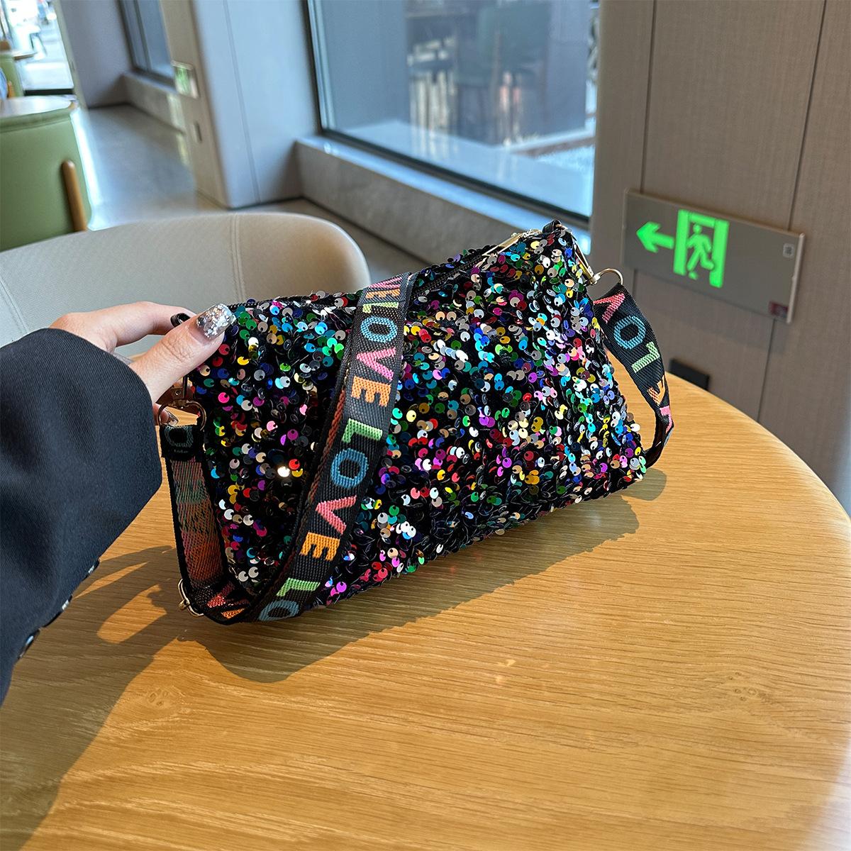 

Yogodlns Luxury Women Sequins Wide Strap Shoulder Bag Fashion Shine Casual Crossbody Bag Female Hip Hop Belt Bags Trend 22x8x15cm чорний