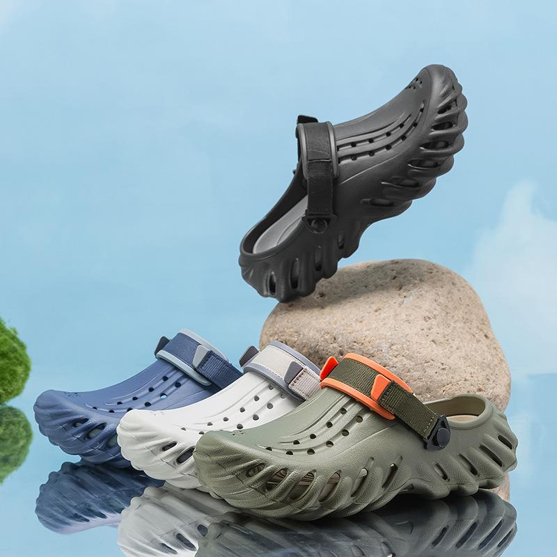 The star wears the same trendy brand hole shoes in summer, non-slip thick-soled beach shoes, light and breathable large-size sandals.