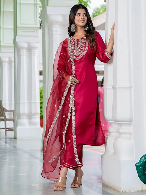 Women s Designer Silk Blend Embroidered Kurta with Pant  Dupatta Set S