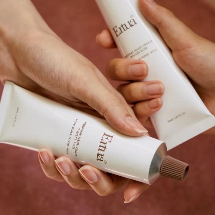 

ПАРФЮМИРОВАННЫЙ КРЕМ ДЛЯ РУК ЗИМНЯЯ РОЗА x 2 НАБОР