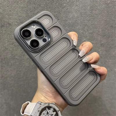Luxury Heat Dissipation Breathable Hole Case For iPhone 16 15 14 11 12 13 Pro Max 16 Plus Shockproof Armor Bumper Cooling Cover
