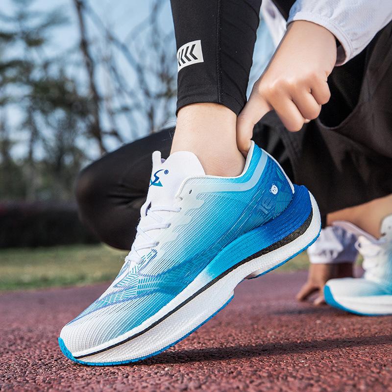 

Мужские летние новые профессиональные тренировочные кроссовки с карбоновой подошвой, светящиеся, высокоэластичные, модные, повседневные спортивные кроссовки 45