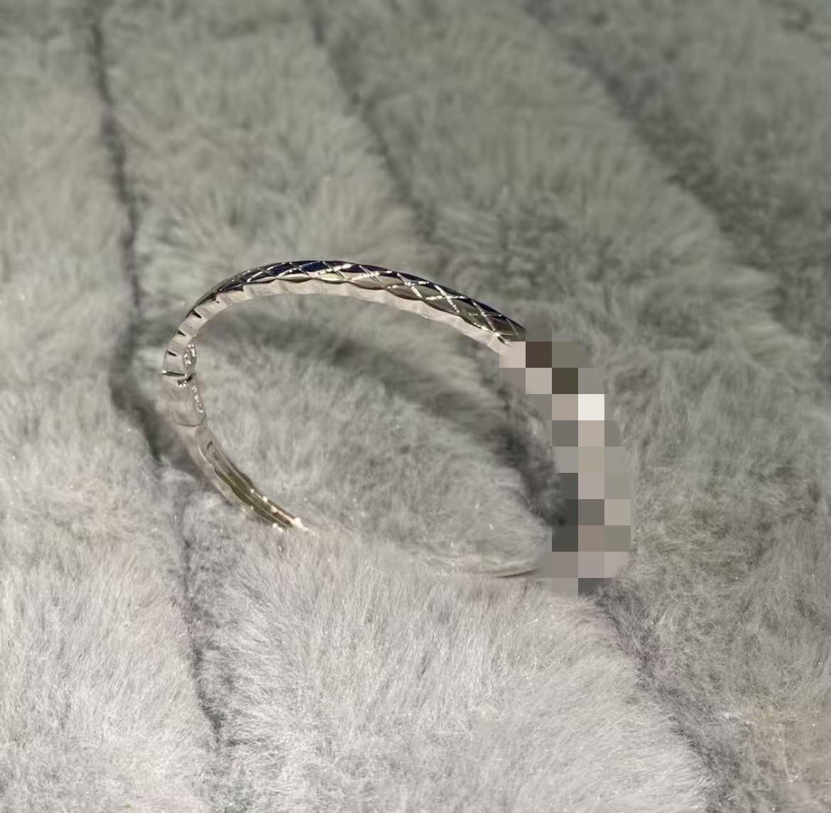 

Argyle Edition Diamond-Studded Bracelet: Luxurious Light, Starry Sky Pattern for Men and Women.