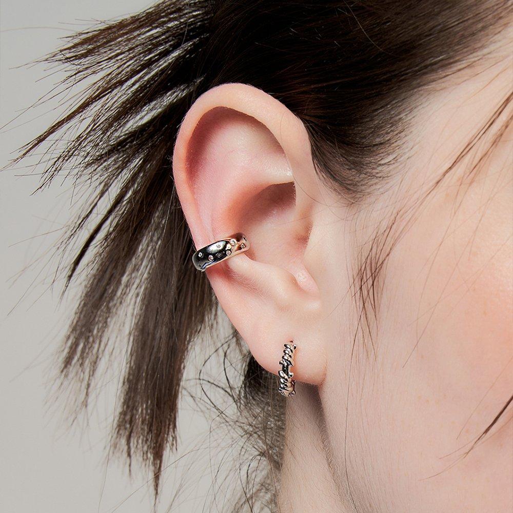 [Worn by Twice Dahyun, Isabae, Namjoo Kim, Woohyun Nam, Hyeyoung Ryu, Billy Haram & Tsuki, and Seungyeon Gong] Clover Ear Cuff Set - White