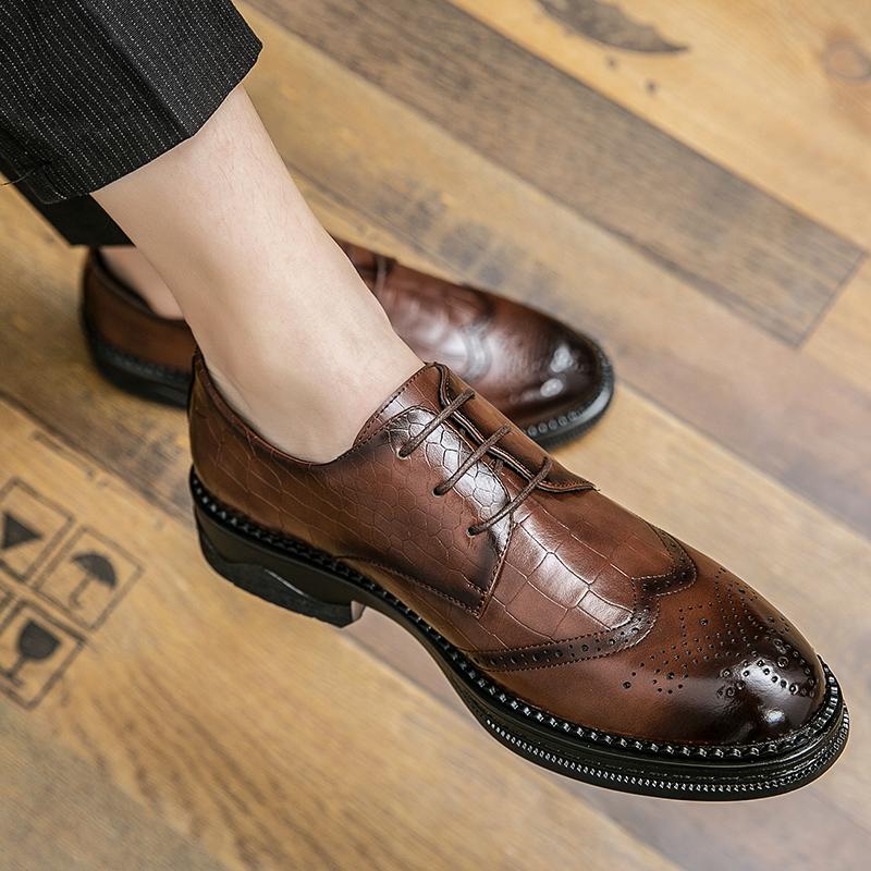 Fashion Italian Brand Men's Leather Casual Shoes Classic Brown Brogue Shoes Office Commuting Men's  Business Work Shoes Versatile