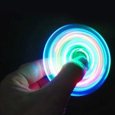 Aydınlık Led Işık Döndürücü El Üst Döndürücüler Karanlık Işıkta Parlıyor Edc Figet Spiner